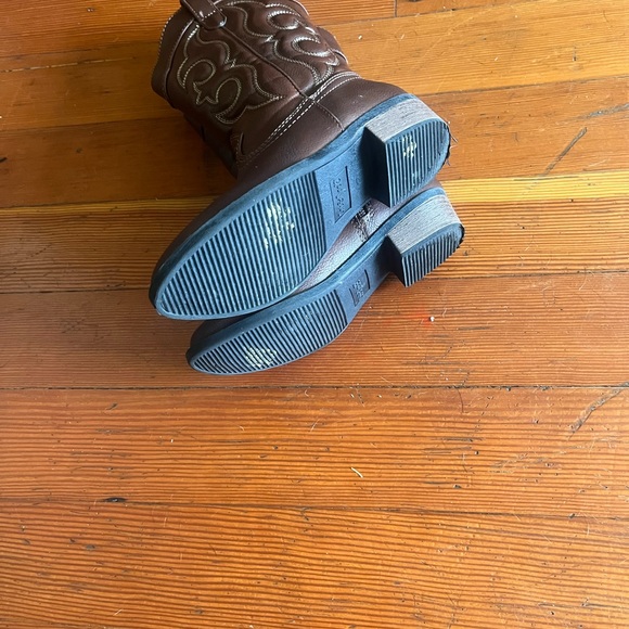 Girls cowboy boots size 1. - Picture 6 of 6